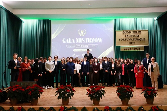 Zdjęcie z Gali Mistrzów - zwycięzcy i wyróżnieni